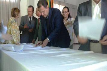 DR. RICARDO GADRET E OUTROS ONZE PREFEITOS DA METADE SUL DO ESTADO ASSINAM 