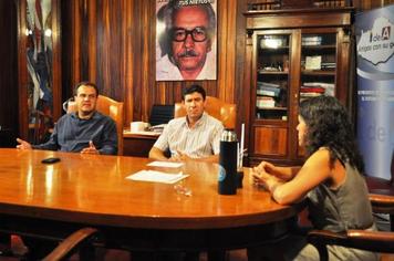 PREFEITO SE REÚNE COM INTENDENTA E CHEGAM AO AO FIM OS TRANSTORNOS NA ADUANA