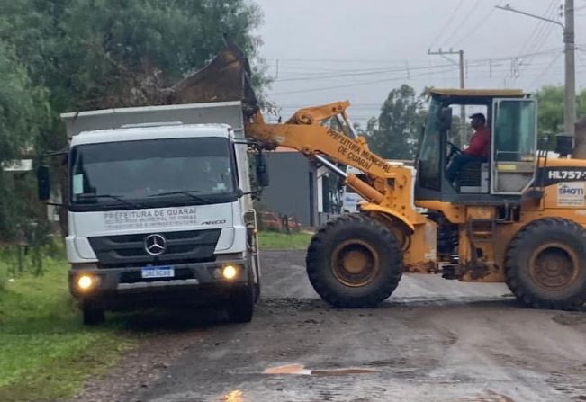 Colaboradores Mantêm a Cidade Limpa Mesmo em Dias Chuvosos