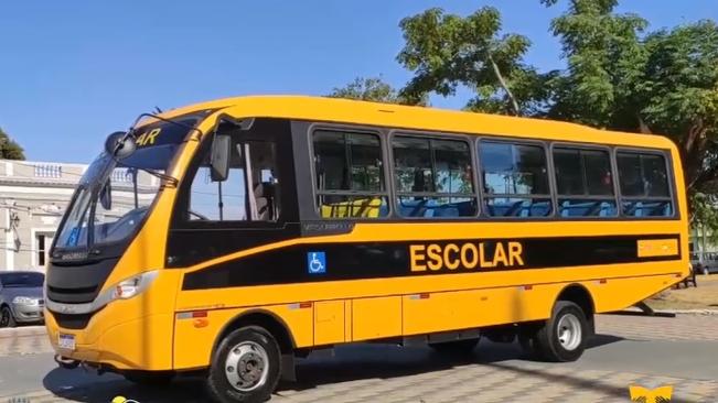 ÔNIBUS NOVO PARA TRANSPORTAR OS ALUNOS DO INTERIOR.