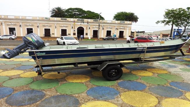 CORPO DE BOMBEIROS DE QUARAÍ RECEBE BOTE A MOTOR