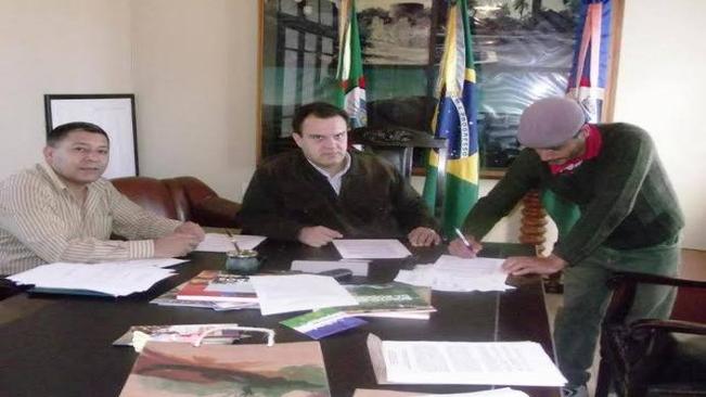 Prefeito Dr. Ricardo Gadret entrega 1ª Concessão de terras públicas