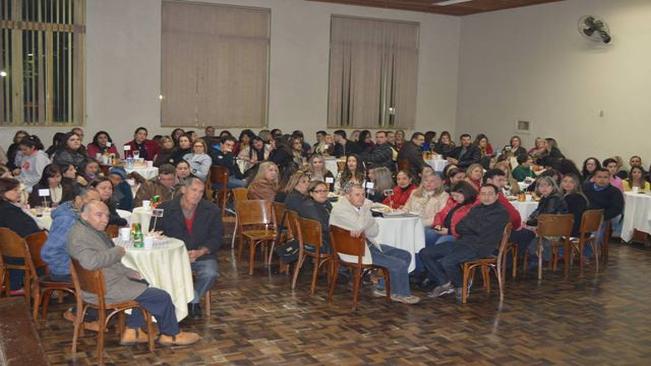 FESTA EM COMEMORAÇÃO AO DIA DO TRABALHO PARA OS FUNCIONÁRIOS DA PREFEITURA E DO HOSPITAL DE CARIDADE DE QUARAÍ