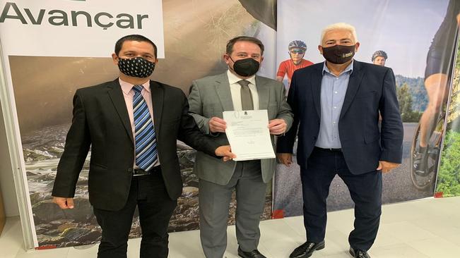 PREFEITO E VEREADOR ENTREGARAM PROJETO DA REVITALIZAÇÃO DA ORLA DO RIO QUARAÍ.